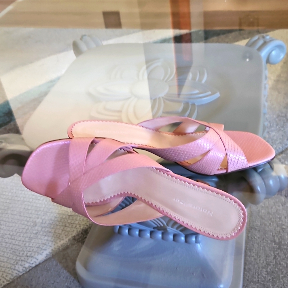 Naturalizer  9.5m pink snake bareback shoes.